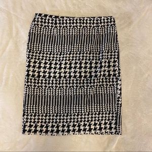 3/$15 Sale!! Worthington houndstooth skirt